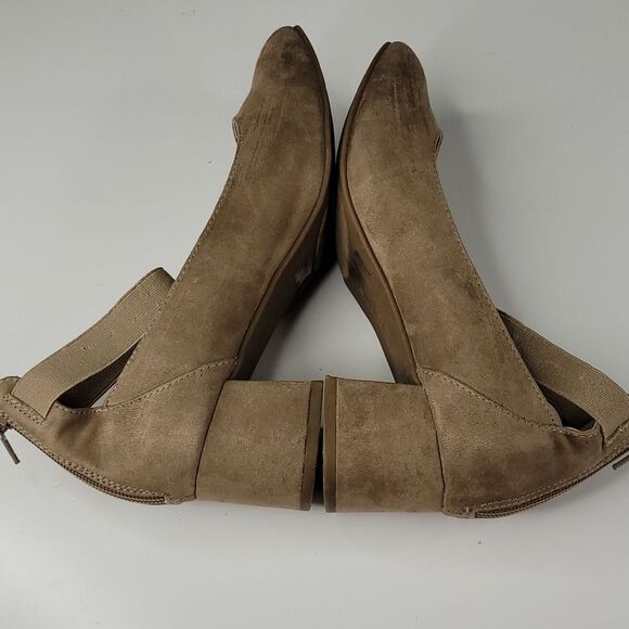 NEUTRAL WHITE MOUNTAIN tan faux suede leather strap CAREER Block Heel heels 9 - Picture 4 of 10